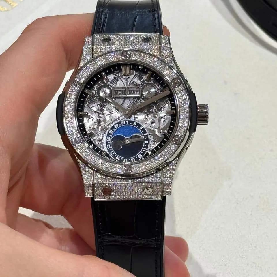 Hublot Classic Fusion 42mm Moonphase Pave - 547.NX.0170.LR.1704
