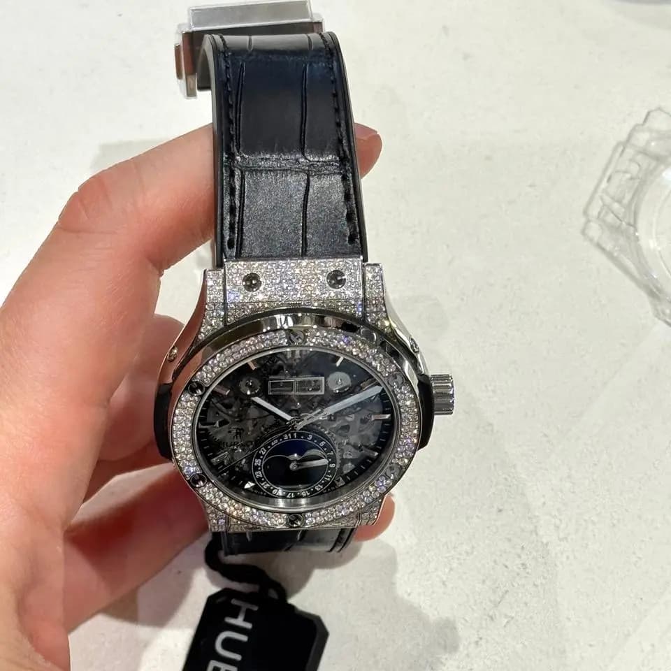 Hublot Classic Fusion 42mm Moonphase Pave - 547.NX.0170.LR.1704