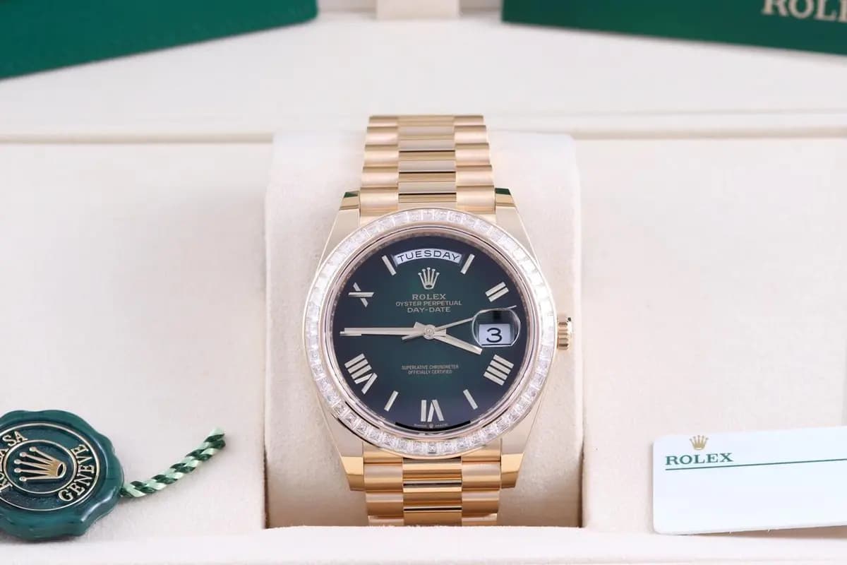 Rolex Day-Date 40 Green Ombré Diamond Bezel Full Set 228398TBR