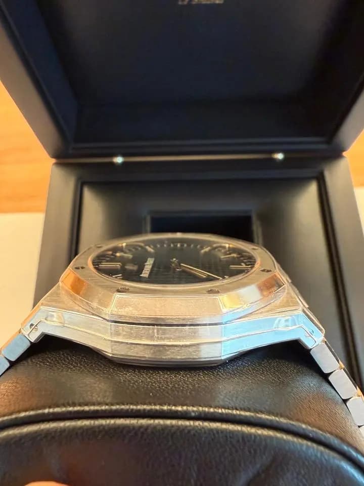Audemars Piguet Royal Oak Full set, Box, Papiere, Garantiekarte, ungetragen, aus 12/20