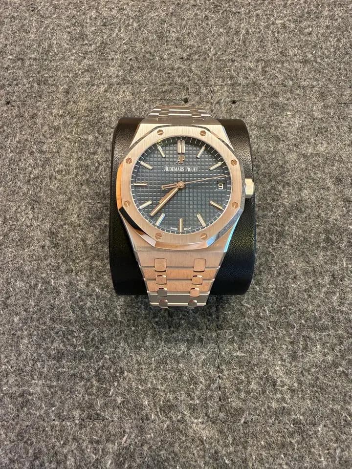 Audemars Piguet Royal Oak Full set, Box, Papiere, Garantiekarte, ungetragen, aus 12/20