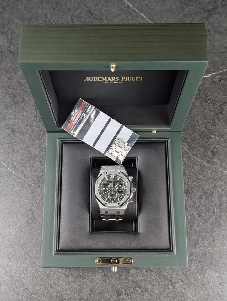 Audemars Piguet Royal Oak Chronograph full set, unworn