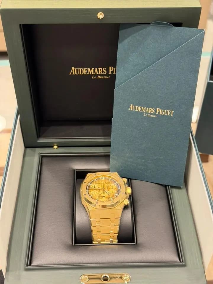 Audemars Piguet Royal Oak Unworn Audemars Piguet 41mm, full set with box and papers.