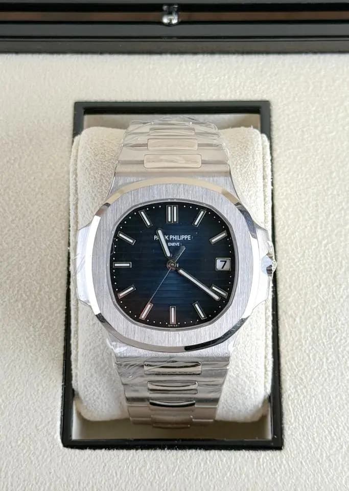 Patek Philippe Nautilus Full Set Unworn 5811 White Gold 18K