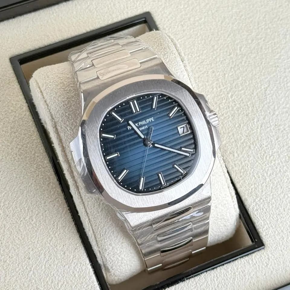 Patek Philippe Nautilus Full Set Unworn 5811 White Gold 18K
