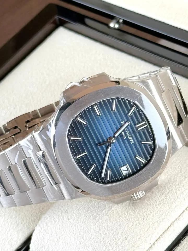 Patek Philippe Nautilus Full Set Unworn 5811 White Gold 18K