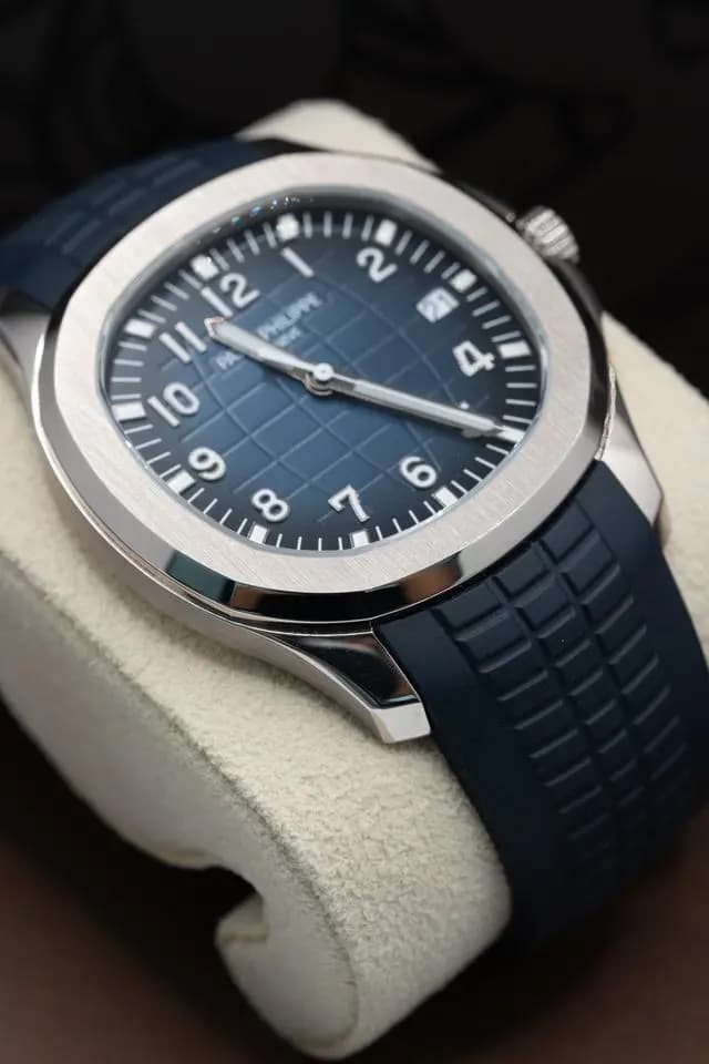 Patek Philippe Aquanaut Blue Full set 2021 Retail Ready