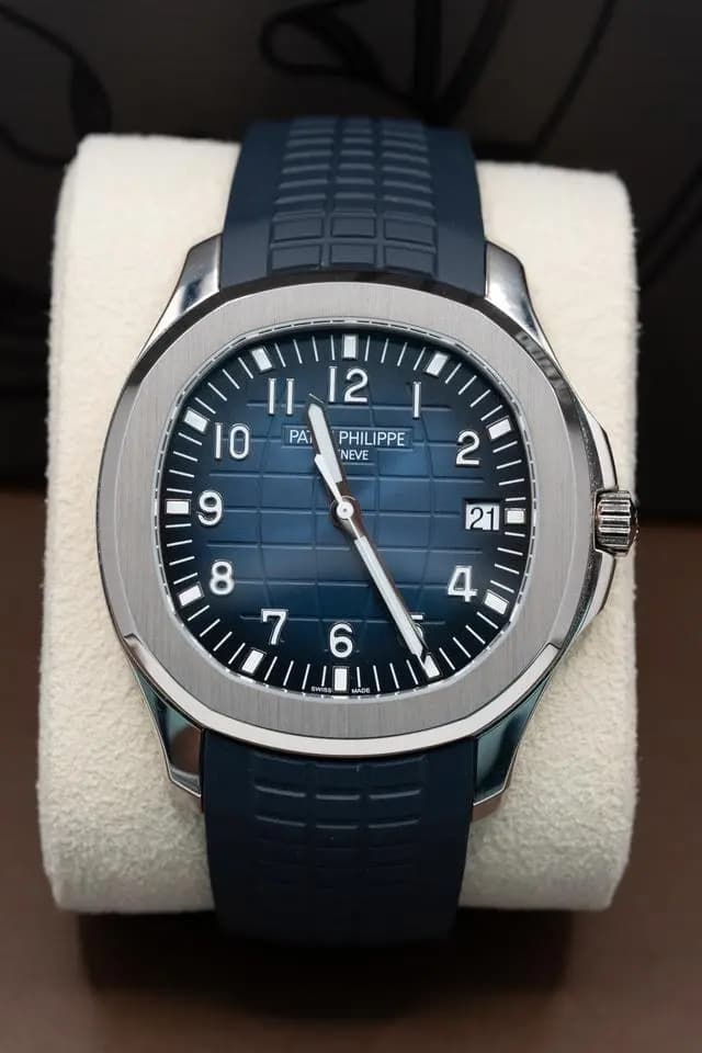 Patek Philippe Aquanaut Blue Full set 2021 Retail Ready