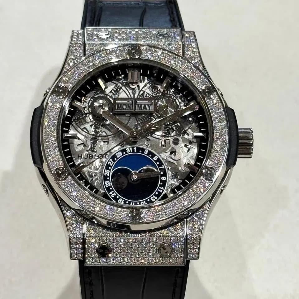Hublot Classic Fusion 42mm Moonphase Pave - 547.NX.0170.LR.1704